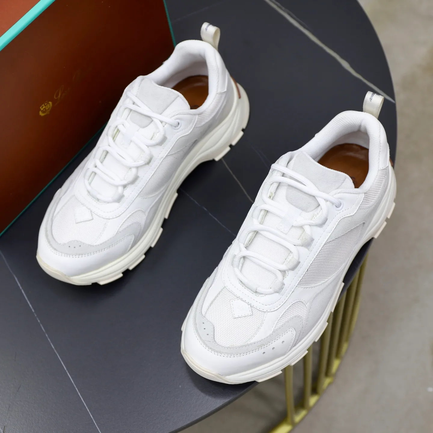 Factory price: 💰520Loropiana LP men's shoes ♞size; 38-44 "45.46 customization" cowhide stitching. It is really easy to wear, lazy, loose, casual, perfect comfort. There are many color choices, and they all look good with clothes. Is it true that Loropiana can bring social value? “Loropiana is the best thing money can buy”